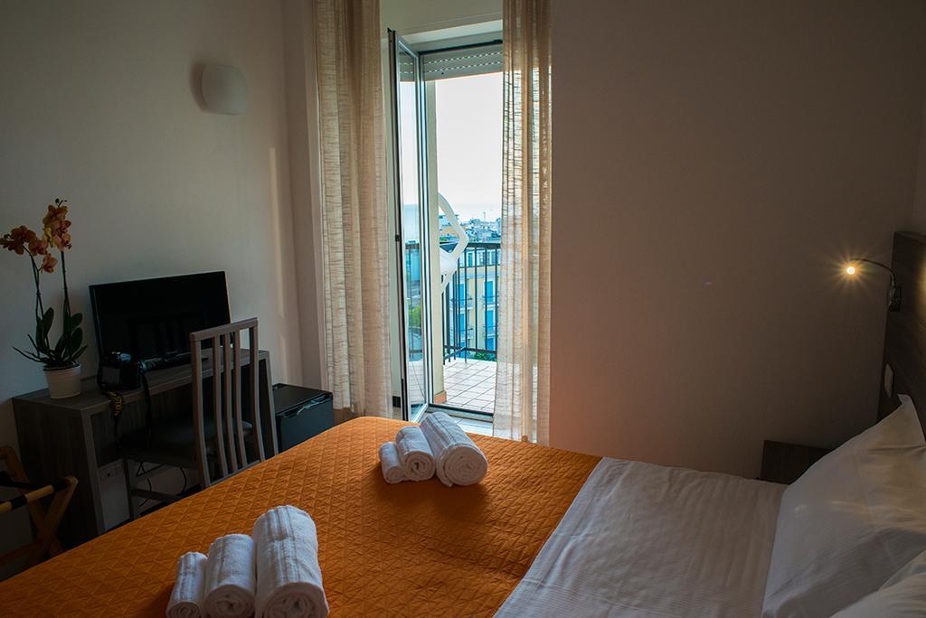 Hotel Madison Gabicce Mare Esterno foto