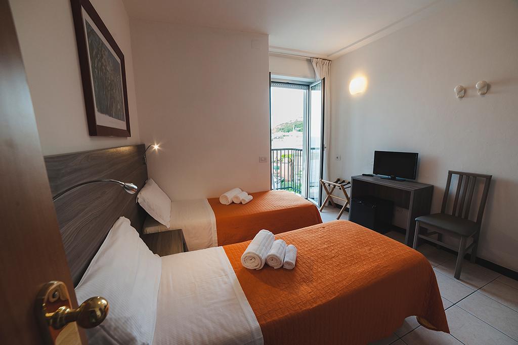 Hotel Madison Gabicce Mare Esterno foto