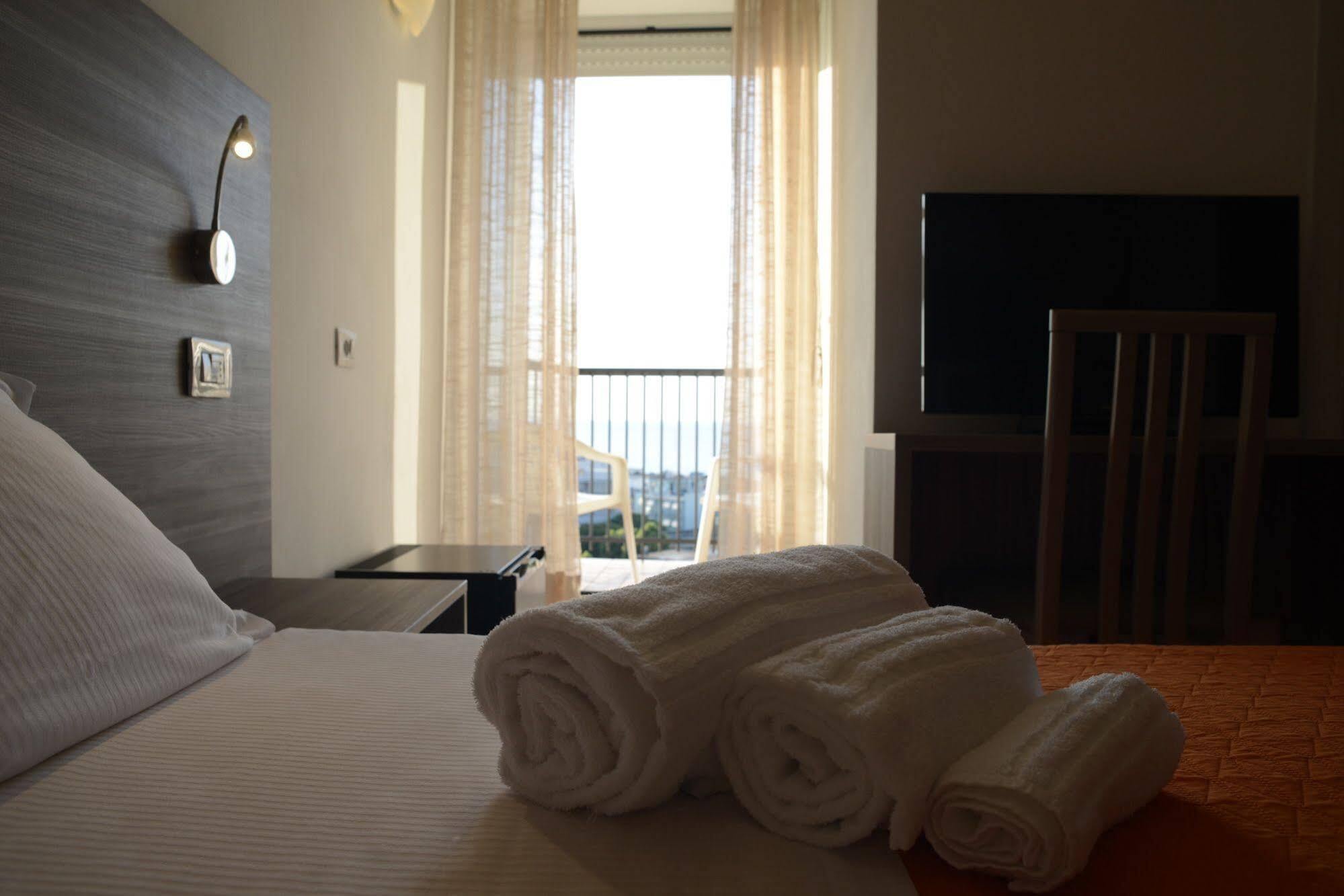 Hotel Madison Gabicce Mare Esterno foto