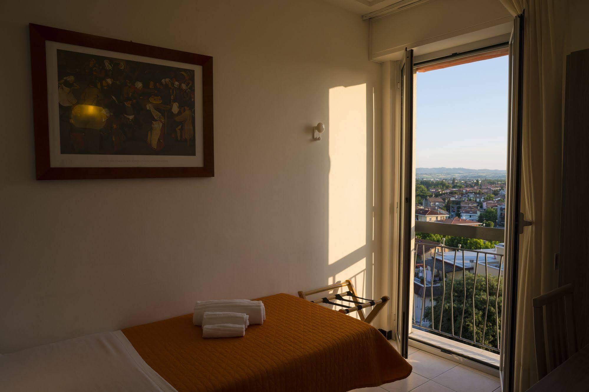 Hotel Madison Gabicce Mare Esterno foto